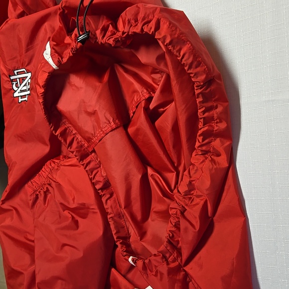 EASTON VENTED RED NYLON WINDBREAKER JACKET PULLOVER MEN'S LARGE, WITH "NDG" LOGO - Picture 14 of 15